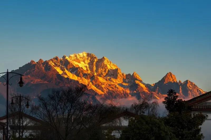 帶上你的另一半來云南邂逅絕美風(fēng)景背后的愛情故事吧！    昆明傳媒公司