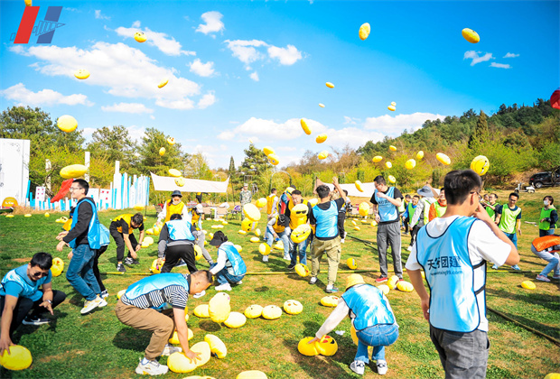 昆明團結(jié)鄉(xiāng)名花谷團建活動案例----枕頭大戰(zhàn) 昆明團結(jié)鄉(xiāng)名花谷團建活動案例----枕頭大戰(zhàn)