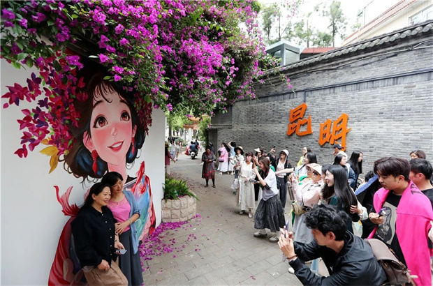 云南旅游,云南旅行社,云南團(tuán)建公司,云南策劃公司,云南會議會展,云南活動執(zhí)行,云南地接,昆明旅游,昆明旅行社,昆明團(tuán)建公司,昆明策劃公司,昆明會議會展,昆明策劃執(zhí)行：昆明又添打卡地！“簪花少女”火出圈